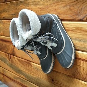 Size 9 ankle winter boots olive green